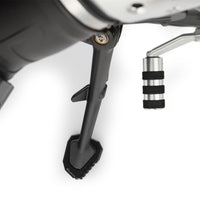 BMW R 12 nineT Ergonomics - Side Stand Enlargement