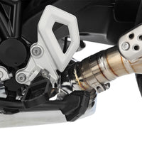 BMW R 12 nineT Ergonomics - Side Stand Enlargement